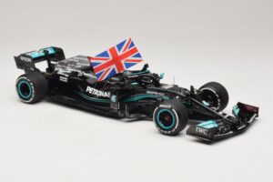 Mercedes AMG Petronas W12 E Performance L. Hamilton Winner British GP 2021 Minichamps 1:18 110211144 Gyanta – 4. kép a 7-ből