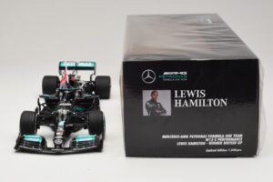 Mercedes AMG Petronas W12 E Performance L. Hamilton Winner British GP 2021 Minichamps 1:18 110211144 Gyanta – 6. kép a 7-ből