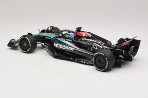 Mercedes AMG Petronas W15 E Performance G. Russell 2024 Minichamps 1:18 110240163 Gyanta – 5. kép a 7-ből