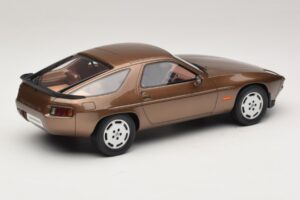 Porsche 928 S Tobacco Metallic GT Spirit 1:18 GT1005 Gyanta – 2. kép a 6-ből