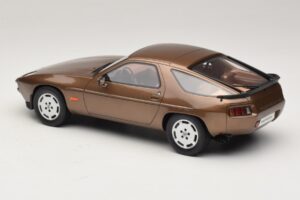 Porsche 928 S Tobacco Metallic GT Spirit 1:18 GT1005 Gyanta – 5. kép a 6-ből
