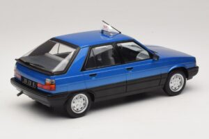Renault 11 GTL Taxi James Bond MCG 1:18 MCG18833 Fém – 2. kép a 6-ből
