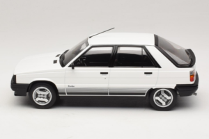 Renault 11 Turbo Fehér MCG 1:18 MCG18589 Fém – 3. kép a 6-ből