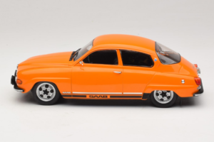 Saab 96 V4 Narancssárga MCG 1:18 MCG18654 Fém – 3. kép a 6-ből