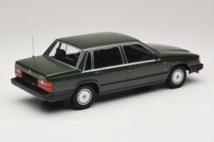 Volvo 740 GL Sötétzöld Minichamps 1:18 155171702 Fém – 2. kép a 6-ből