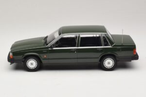 Volvo 740 GL Sötétzöld Minichamps 1:18 155171702 Fém – 3. kép a 6-ből