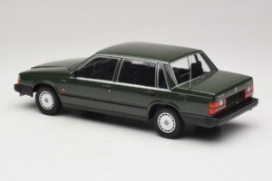 Volvo 740 GL Sötétzöld Minichamps 1:18 155171702 Fém – 5. kép a 6-ből