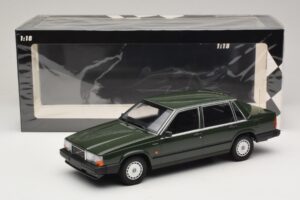 Volvo 740 GL Sötétzöld Minichamps 1:18 155171702 Fém – 6. kép a 6-ből