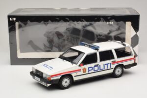 Volvo 740 GL Kombi Politi Norway Minichamps 1:18 155171796 Fém – 6. kép a 6-ből