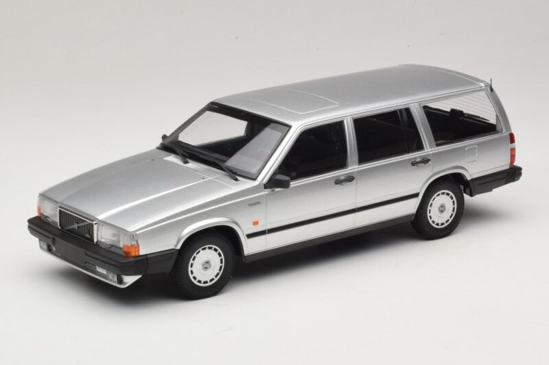 Volvo 740 GL Kombi Ezüst Minichamps 1:18 155171770 Fém