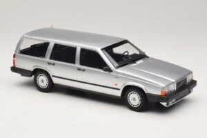 Volvo 740 GL Kombi Ezüst Minichamps 1:18 155171770 Fém – 4. kép a 6-ből