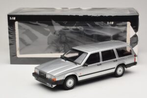 Volvo 740 GL Kombi Ezüst Minichamps 1:18 155171770 Fém – 6. kép a 6-ből