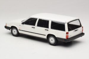 Volvo 740 GL Kombi Fehér Minichamps 1:18 155171772 Fém – 5. kép a 6-ből