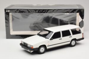 Volvo 740 GL Kombi Fehér Minichamps 1:18 155171772 Fém – 6. kép a 6-ből