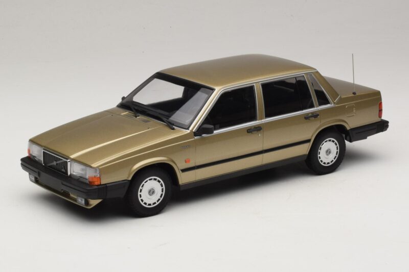 Volvo 740 GL Arany Minichamps 1:18 155171700 Fém