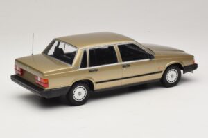 Volvo 740 GL Arany Minichamps 1:18 155171700 Fém – 2. kép a 6-ből
