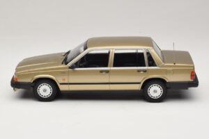 Volvo 740 GL Arany Minichamps 1:18 155171700 Fém – 3. kép a 6-ből