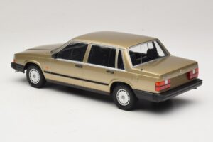 Volvo 740 GL Arany Minichamps 1:18 155171700 Fém – 5. kép a 6-ből