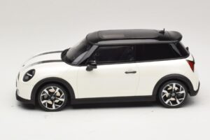 Mini Cooper S F66 Nanuq White Metallic Otto 1:18 OT1245 Gyanta – 3. kép a 6-ből