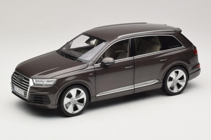 Audi Q7 4M Argus Brown Minichamps 1:18 5011407615 Fém