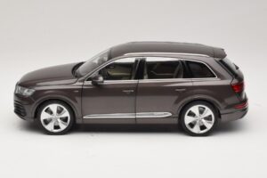 Audi Q7 4M Argus Brown Minichamps 1:18 5011407615 Fém – 4. kép a 8-ből