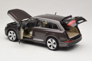Audi Q7 4M Argus Brown Minichamps 1:18 5011407615 Fém – 5. kép a 8-ből