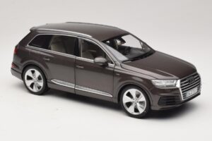 Audi Q7 4M Argus Brown Minichamps 1:18 5011407615 Fém – 6. kép a 8-ből