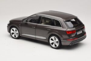 Audi Q7 4M Argus Brown Minichamps 1:18 5011407615 Fém – 7. kép a 8-ből