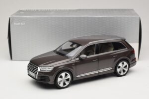 Audi Q7 4M Argus Brown Minichamps 1:18 5011407615 Fém – 8. kép a 8-ből