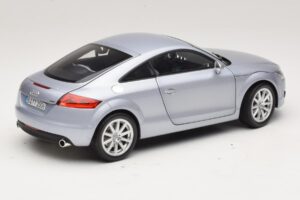 Audi TT 8N Silverblue Metallic Minichamps 1:18 100015020 Fém – 3. kép a 8-ből