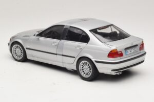 BMW 3-Series E46 6-Cylinder Ezüst UT Models 1:18 20512 Fém – 5. kép a 6-ből
