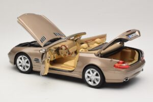 Mercedes SL500 R230 Travertine Beige Norev 1:18 183843 Fém – 6. kép a 9-ből