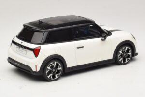 Mini Cooper S F66 Nanuq White Metallic Otto 1:18 OT1245 Gyanta – 2. kép a 6-ből