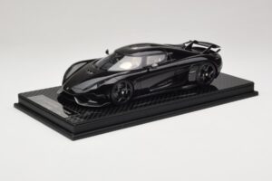 Koenigsegg Regera Fekete Karbon Csomag Bézs Belső Tér FrontiArt 1:18 Koenigsegg Regera Fekete Karbon Csomag Bézs Belső Tér FrontiArt 1:18 REMC042 Gyanta