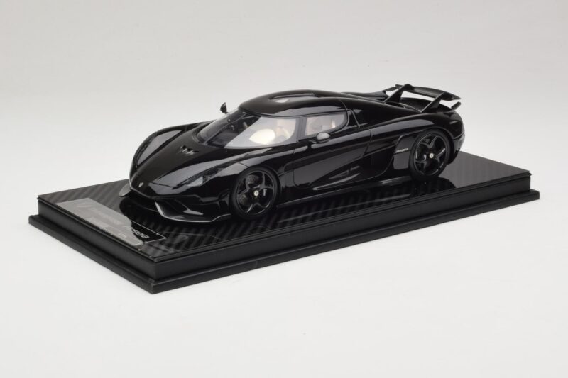 Koenigsegg Regera Fekete Karbon Csomag Bézs Belső Tér FrontiArt 1:18 Koenigsegg Regera Fekete Karbon Csomag Bézs Belső Tér FrontiArt 1:18 REMC042 Gyanta