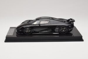 Koenigsegg Regera Fekete Karbon Csomag Bézs Belső Tér FrontiArt 1:18 REMC042 Gyanta – 3. kép a 7-ből