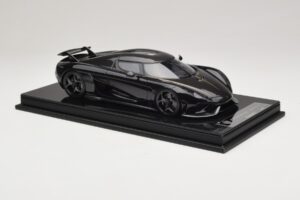 Koenigsegg Regera Fekete Karbon Csomag FrontiArt 1:18 F079-179 Gyanta – 4. kép a 7-ből