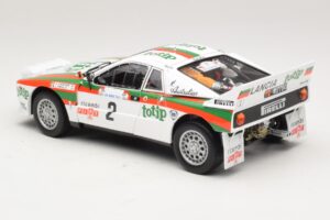Lancia 037 #2 A. Bettega / M. Perissinot Rally San Marino 1984 Kyosho 1:18 08306F Fém – 7. kép a 8-ből