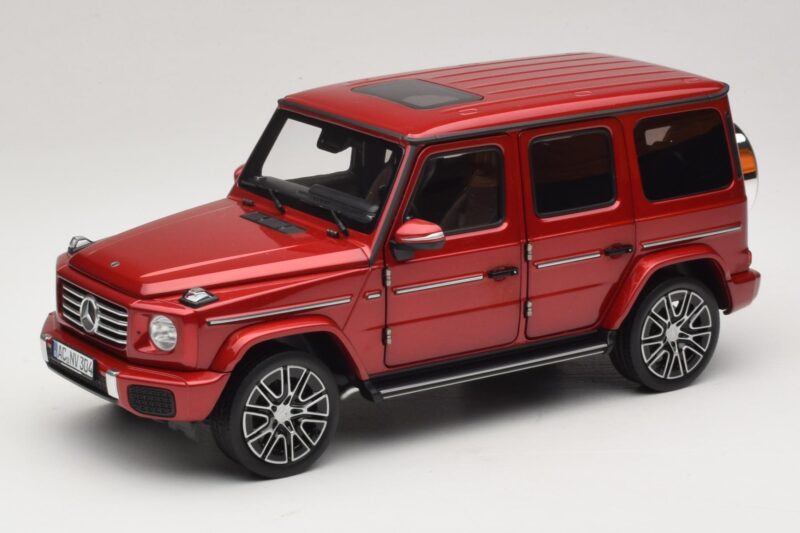 Mercedes G-Class W465 Hyacinth Red Norev 1:18 Mercedes G-Class W465 Hyacinth Red Norev 1:18 183037 Fém