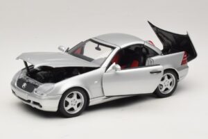 Mercedes SLK230 R170 AMG Roadster Ezüst UT Models 1:18 26152 Fém – 2. kép a 8-ből