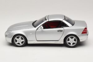Mercedes SLK230 R170 AMG Roadster Ezüst UT Models 1:18 26152 Fém – 4. kép a 8-ből