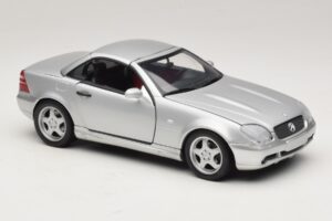 Mercedes SLK230 R170 AMG Roadster Ezüst UT Models 1:18 26152 Fém – 6. kép a 8-ből