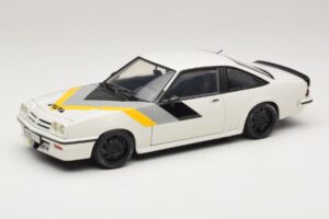 Opel Manta B GT/E Fehér Fekete Egyedi Felnik Revell 1:18 08422 Fém