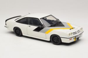Opel Manta B GT/E Fehér Fekete Egyedi Felnik Revell 1:18 08422 Fém – 6. kép a 8-ből