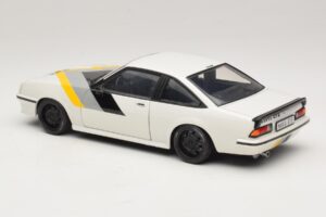 Opel Manta B GT/E Fehér Fekete Egyedi Felnik Revell 1:18 08422 Fém – 7. kép a 8-ből