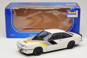 Opel Manta B GT/E Fehér Fekete Egyedi Felnik Revell 1:18 08422 Fém – 8. kép a 8-ből