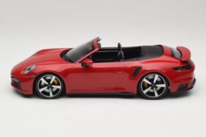 Porsche 911 992 Turbo S Kabrió Sötétpiros Minichamps 1:18 PORSCHE007 Fém – 3. kép a 6-ből