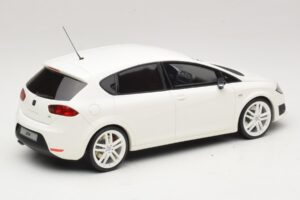 SEAT Leon Cupra R Mk2 Fehér Otto 1:18 OT1332 Gyanta – 2. kép a 6-ből