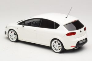 SEAT Leon Cupra R Mk2 Fehér Otto 1:18 OT1332 Gyanta – 5. kép a 6-ből