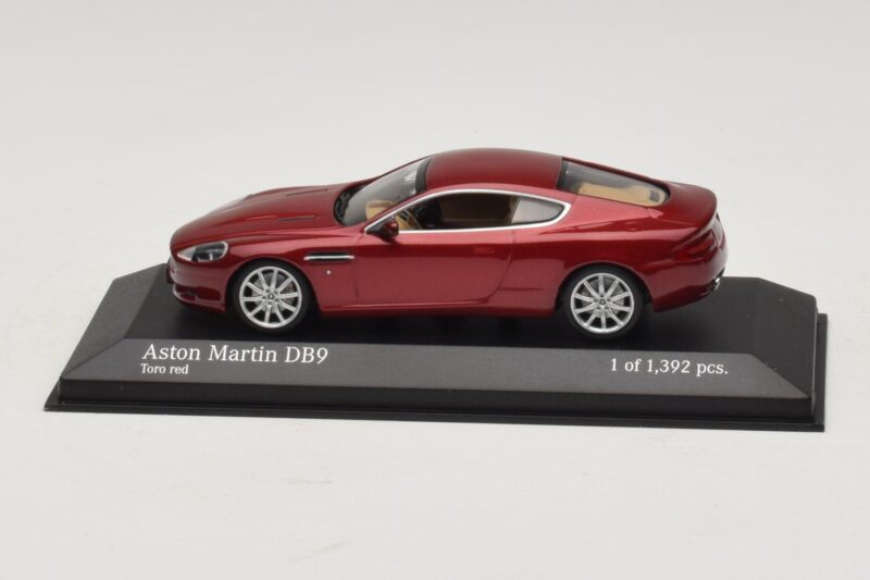 Aston Martin DB9 Piros Metál Minichamps 1:43 Aston Martin DB9 Piros Metál Minichamps 1:43 400137340 Fém